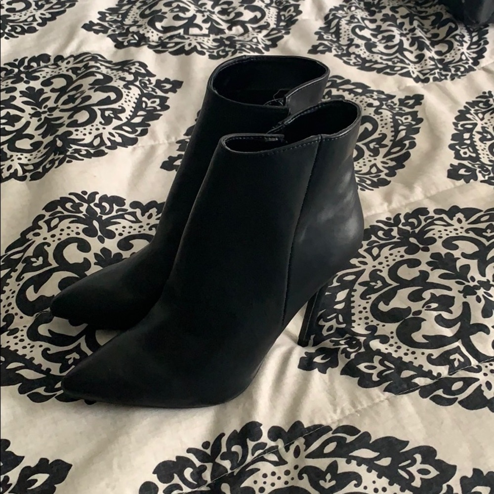 The cutest black boots